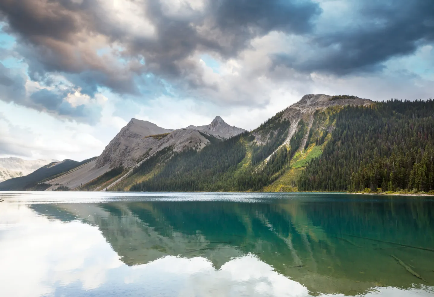 Mundero - lake-in-canada